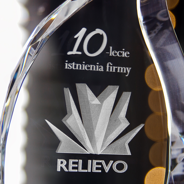 Statuetka 3D z logo Relievo - zbliżenie