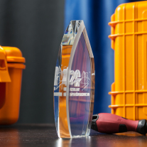 Statuetka na rocznicę 20 lat działalności Polskiej Izby Inżynierów Budownictwa