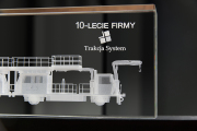 Model pociągu 3D w szkle z okazji 10-lecia działalności firmy