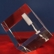 Statuetka 3D z logo Rolmet - bok