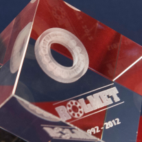 Statuetka 3D z logo Rolmet - zbliżenie