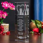 Para Młoda w Altance 3D - piękny prezent dla rodziców w wysokiej statuetce