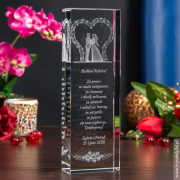 Para Młoda w Altance 3D - elegancki prezent na ślub w wysokiej statuetce