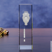 Ścigacz w krysztale 3D z Twoją dedykacją - widok z boku