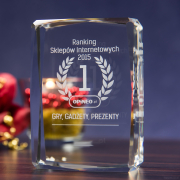 Szklana nagroda z grawerunkiem 3D