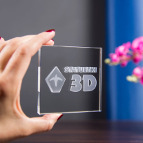 Statuetka 3D z logotypem - bok