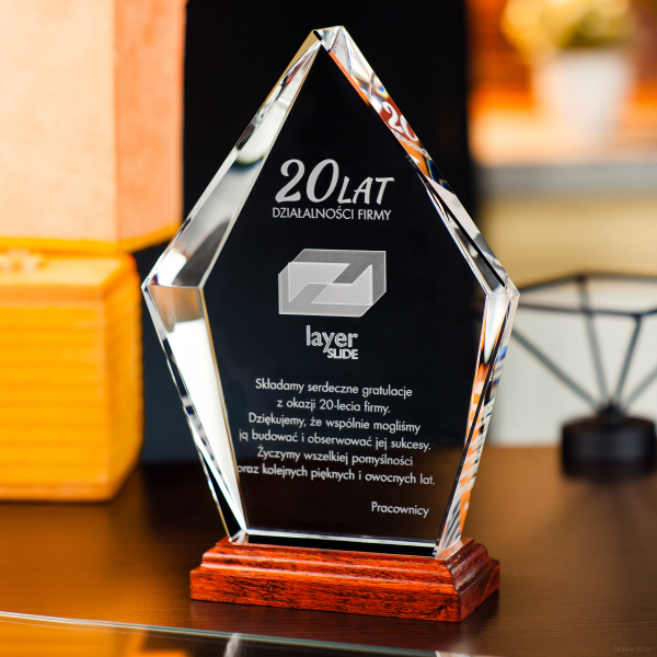Statuetka 3D z logo Layer Slide na podstawce - 2