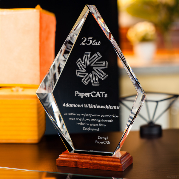 Statuetka 3D z logo Paper CATs na podstawce