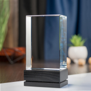 Statuetka na podstawce wyciętej