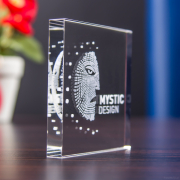 Statuetka 3D z logo Mystic Designe - lewa strona