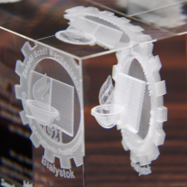 Statuetka 3D z logo ZSM w Białymstoku - zbliżenie