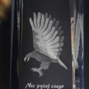 Statuetka z modelem 3D orła - zbliżenie