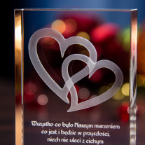 Statuetka z modelem 3D splecionych serc - zbliżenie