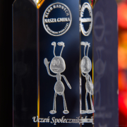 Statuetka z modelem 3D kreskówkowej mrówki - zbliżenie