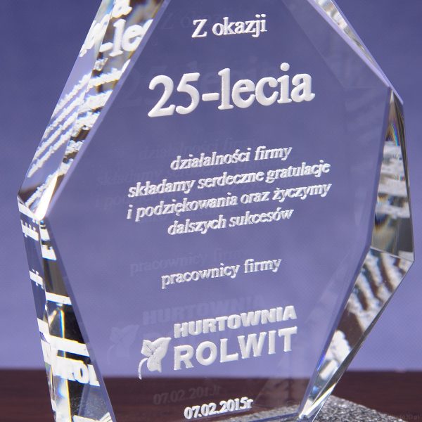 Statuetka 3D z logo Rolwit- zbliżenie