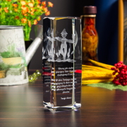 Szklana statuetka na prezent dla taty