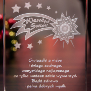 Szklany prezent bożonarodzeniowy