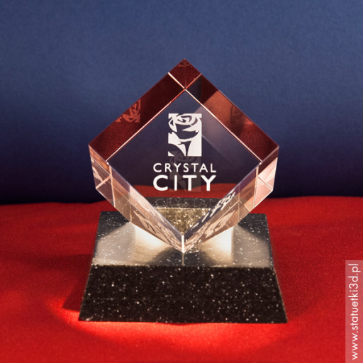 600x600-szescian-na-kamiennej-podstawce-gadzet-firmowy