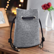 Torba filcowa szara z czarnym sznurkiem. Wysokość 24 cm