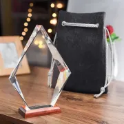 Torba filcowa czarna ze srebrnym sznurkiem na statuetkę