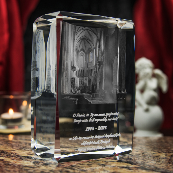 Fotokryształ 3D katedry - widok pod kątem