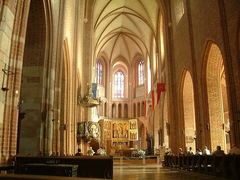 Katedra w Poznamiu - wnętrze