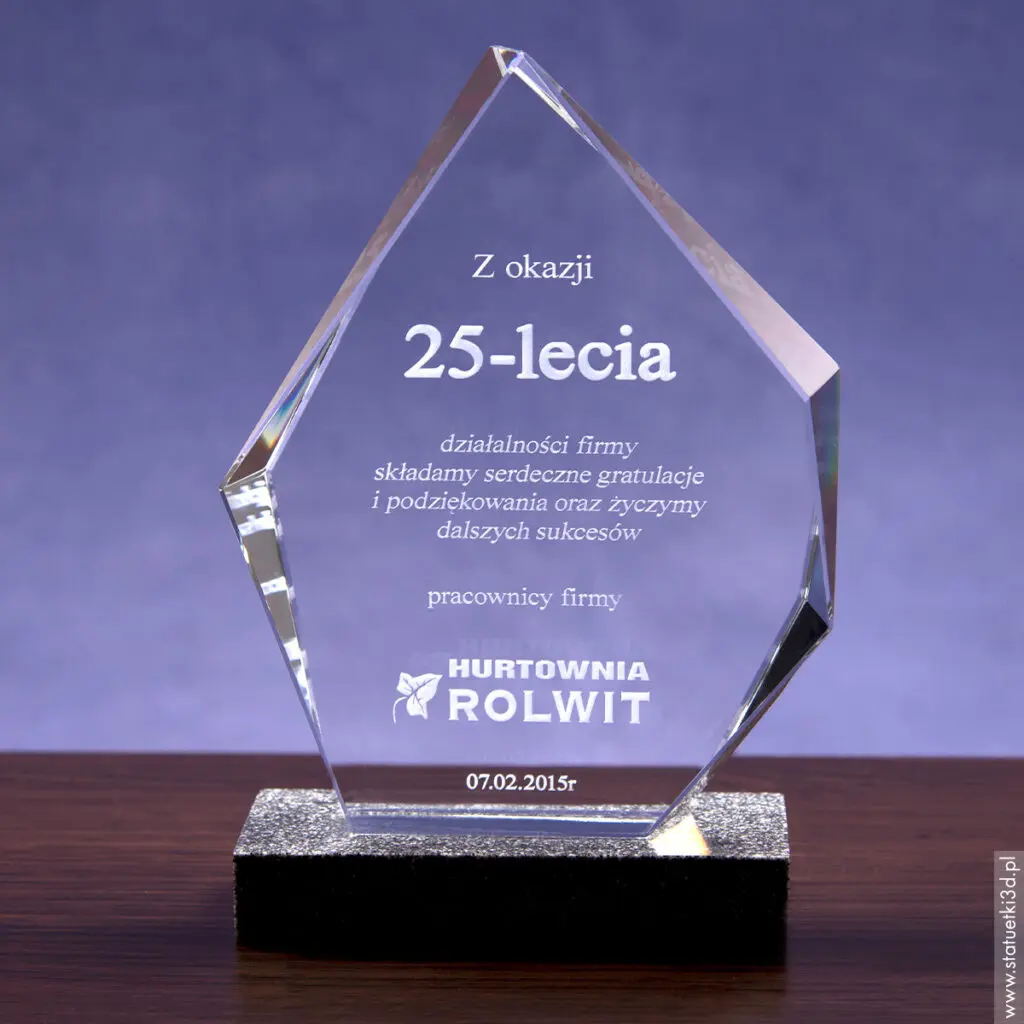 Statuetka w kształcie szklanego liścia z grawerunkiem