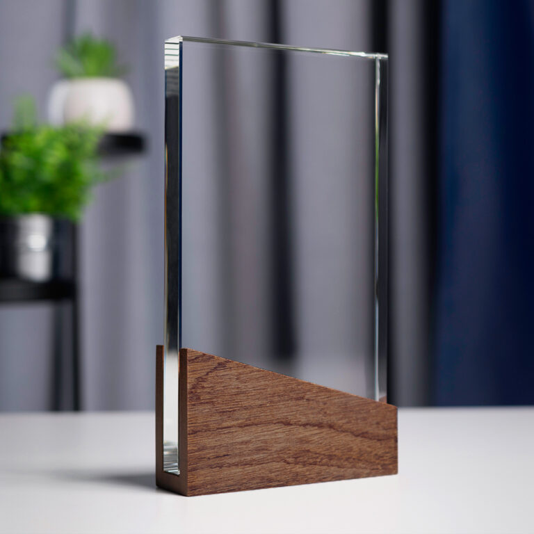 Statuetka » Wieżowiec « typ C. Można grawerować laserem 3D w jej wnętrzu. Baza do wykonywania nagród firmowych i nagród jubileuszowych.